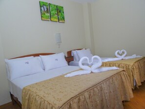 Twin Room | Desk, free WiFi, bed sheets - Alejandra Hotel (Chiclayo)