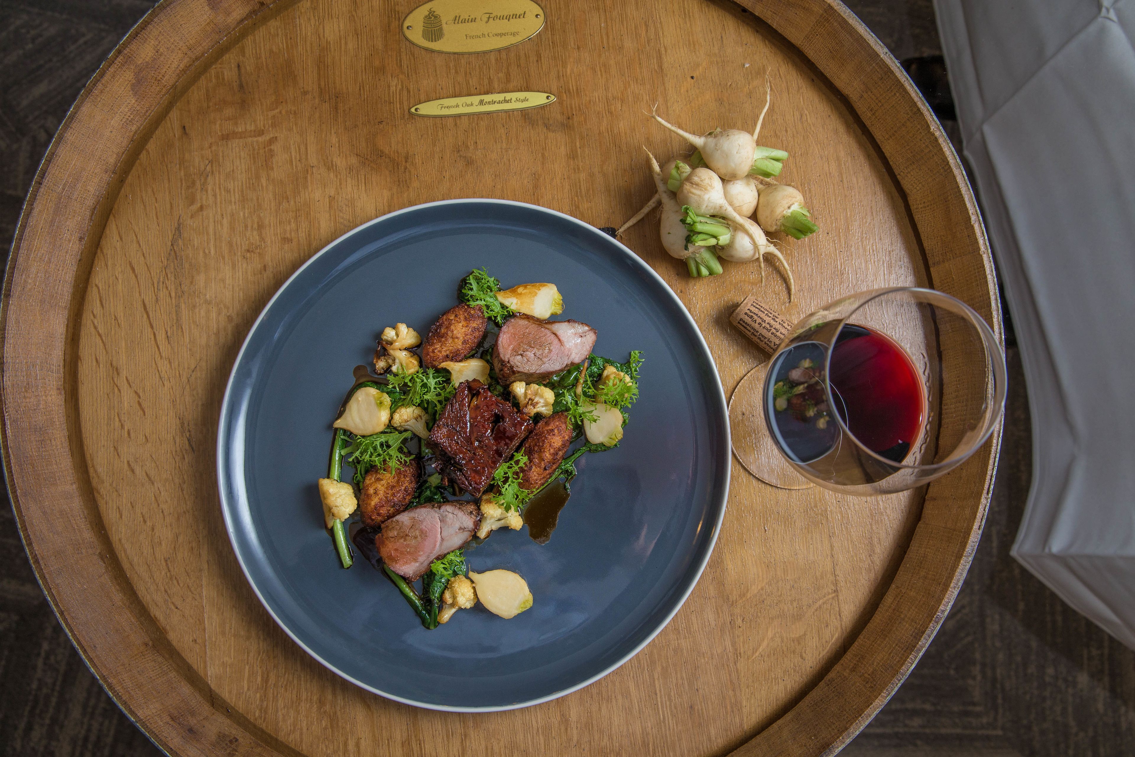 breakfast, lunch, dinner served; sea views