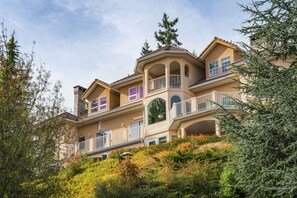 Exterior - Villa Eyrie Resort (Malahat)