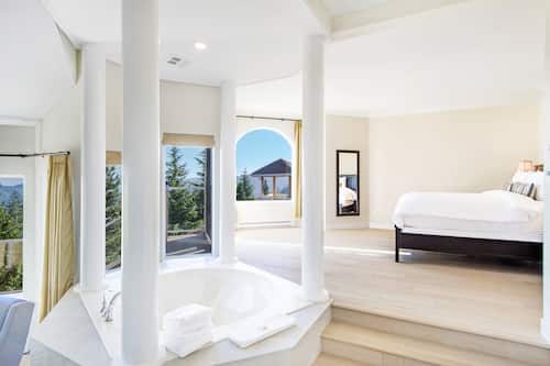 Suite luxueuse (Master) | Literie de qualité, lit avec matelas à plateau-coussin, coffre-fort
