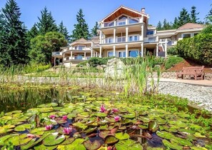 Exterior - Villa Eyrie Resort (Malahat)