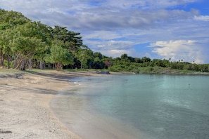 Plage privée, sable blanc, massages sur la plage