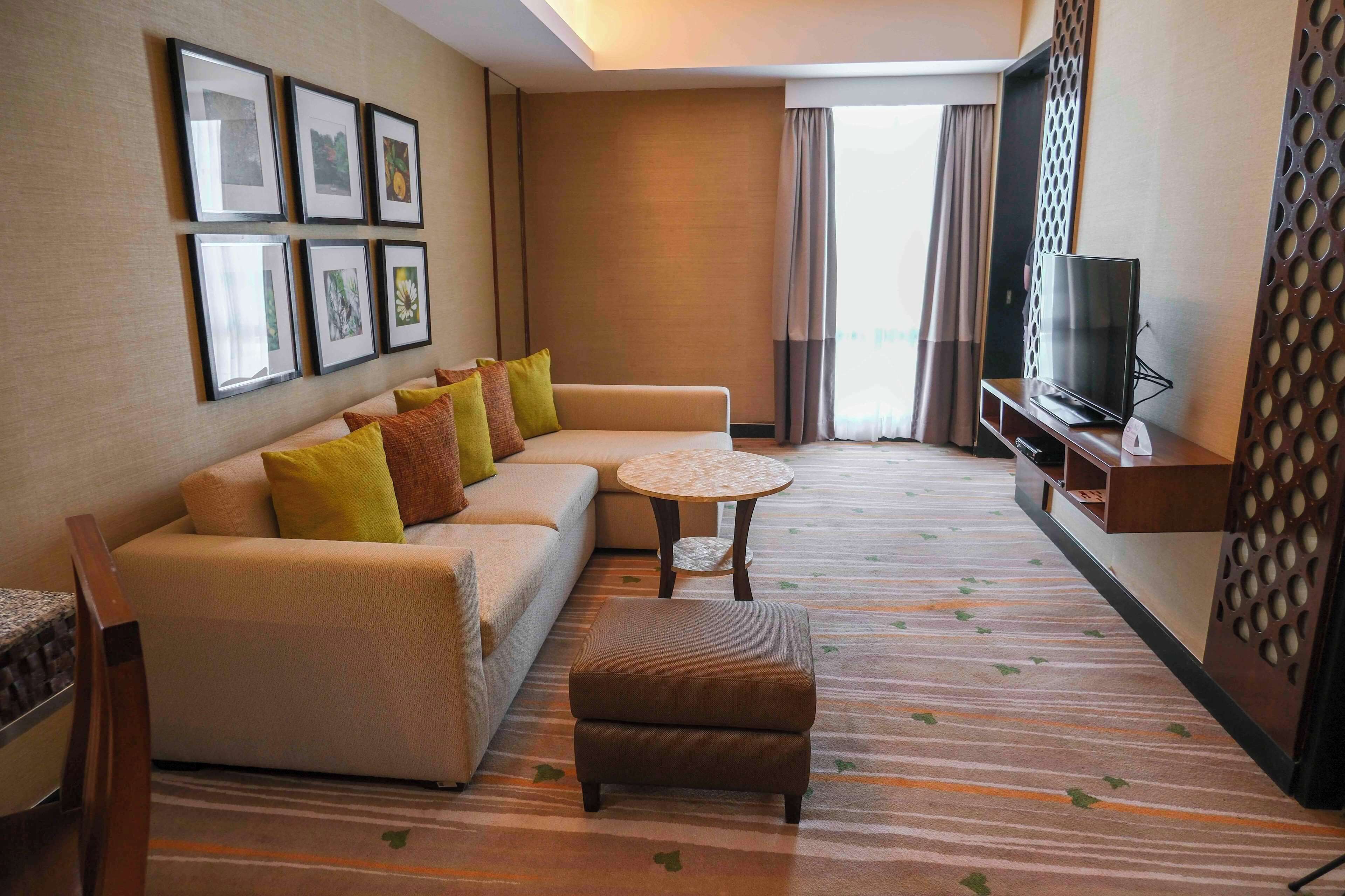 suite, 1 king bed, non smoking, refrigerator | hypo-allergenic bedding, in-room safe, desk, blackout curtains