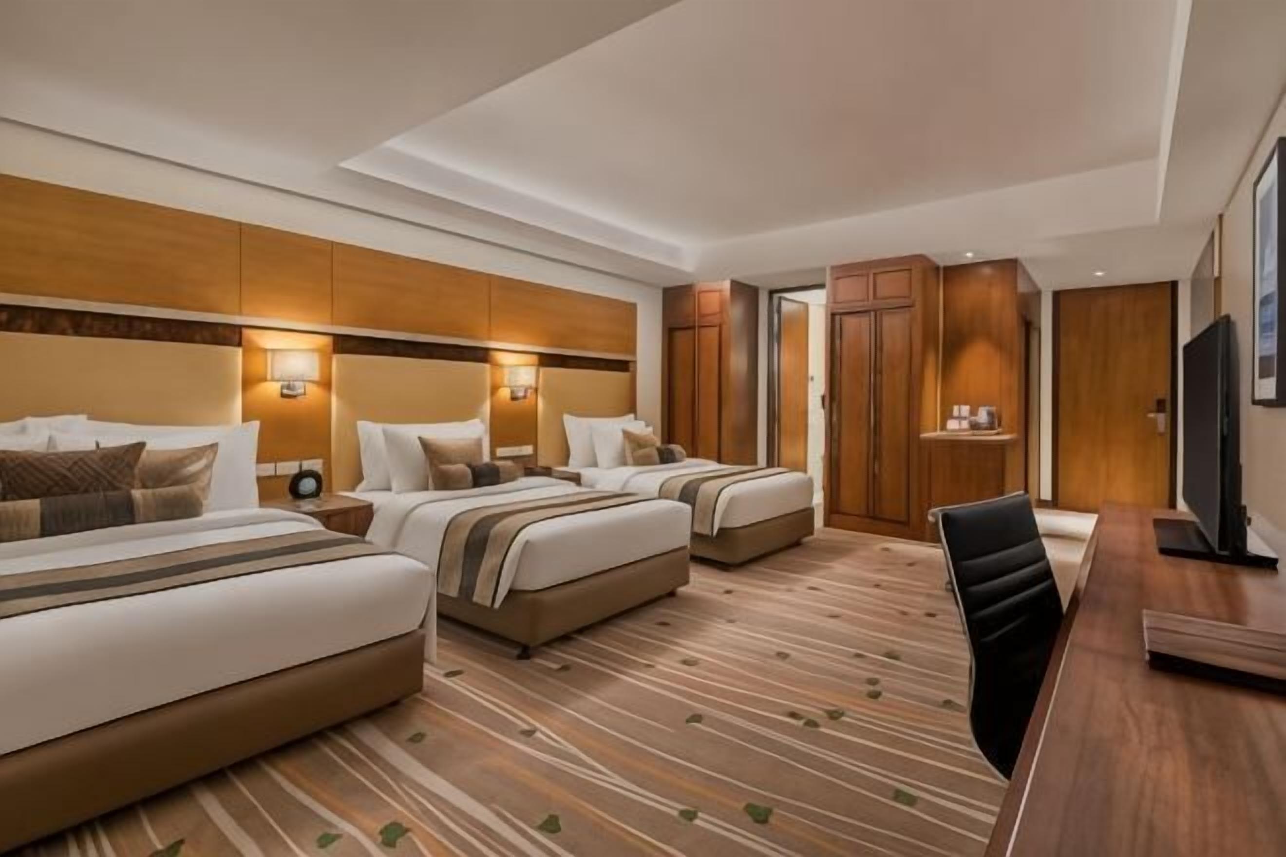 防过敏的被褥、客房内保险箱、办公桌、遮光窗帘