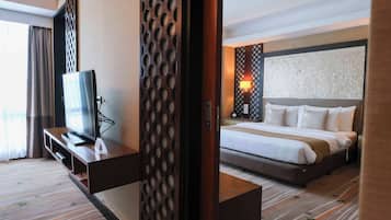 ห้องสวีท, เตียงคิงไซส์ 1 เตียง, ปลอดบุหรี่, ตู้เย็น | เครื่องนอนป้องกันสารก่อภูมิแพ้, ตู้นิรภัยในห้องพัก, โต๊ะทำงาน