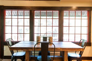 Family dining - Hideaway Above The Stream (Provo)