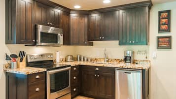 Romantic Cabin, 2 Bedrooms, River View, Mountainside | Private kitchen | Full-sized fridge, microwave, oven, stovetop