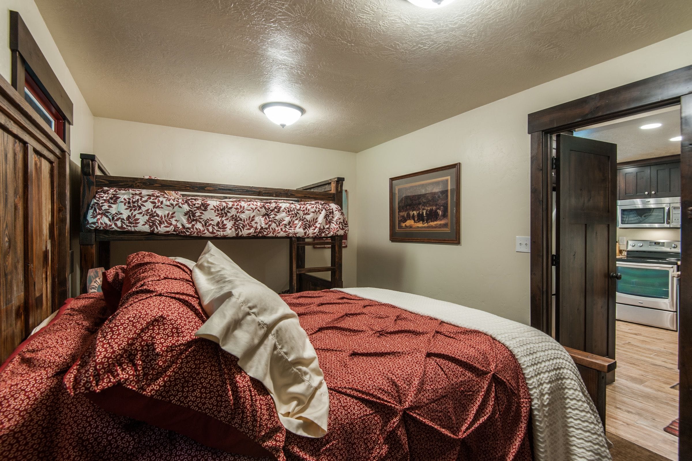 Romantic Cabin, 2 Bedrooms, River View, Mountainside