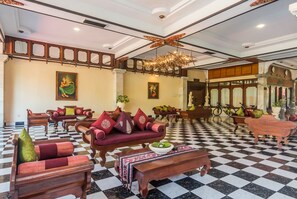 Lobby sitting area - ZEN Rooms Hang Tuah Sanur (Denpasar)