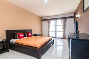 Deluxe Room | In-room safe, desk, rollaway beds, free WiFi