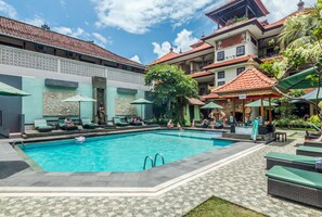 Hồ bơi ngoài trời 