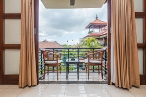 豪華客房 | 客房內保險箱、書桌、折疊床/加床、免費無線上網