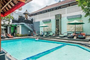 Outdoor pool - ZEN Rooms Legian Poppies One (Kuta)