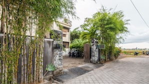 Exterior - OYO 2417 Panen House (Denpasar)