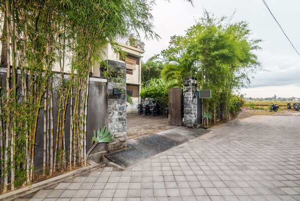 Exterior - OYO 2417 Panen House (Denpasar)