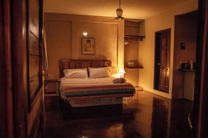 Basic Studio Suite, Kitchenette | 1 bedroom, in-room safe, iron/ironing board, free WiFi