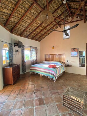 舒適開放式套房, 小廚 | 浴室 | 淋浴設備、風筒、提供毛巾