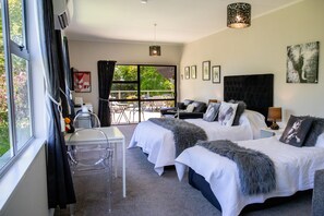Unit 3 Twin Room - Accessible
