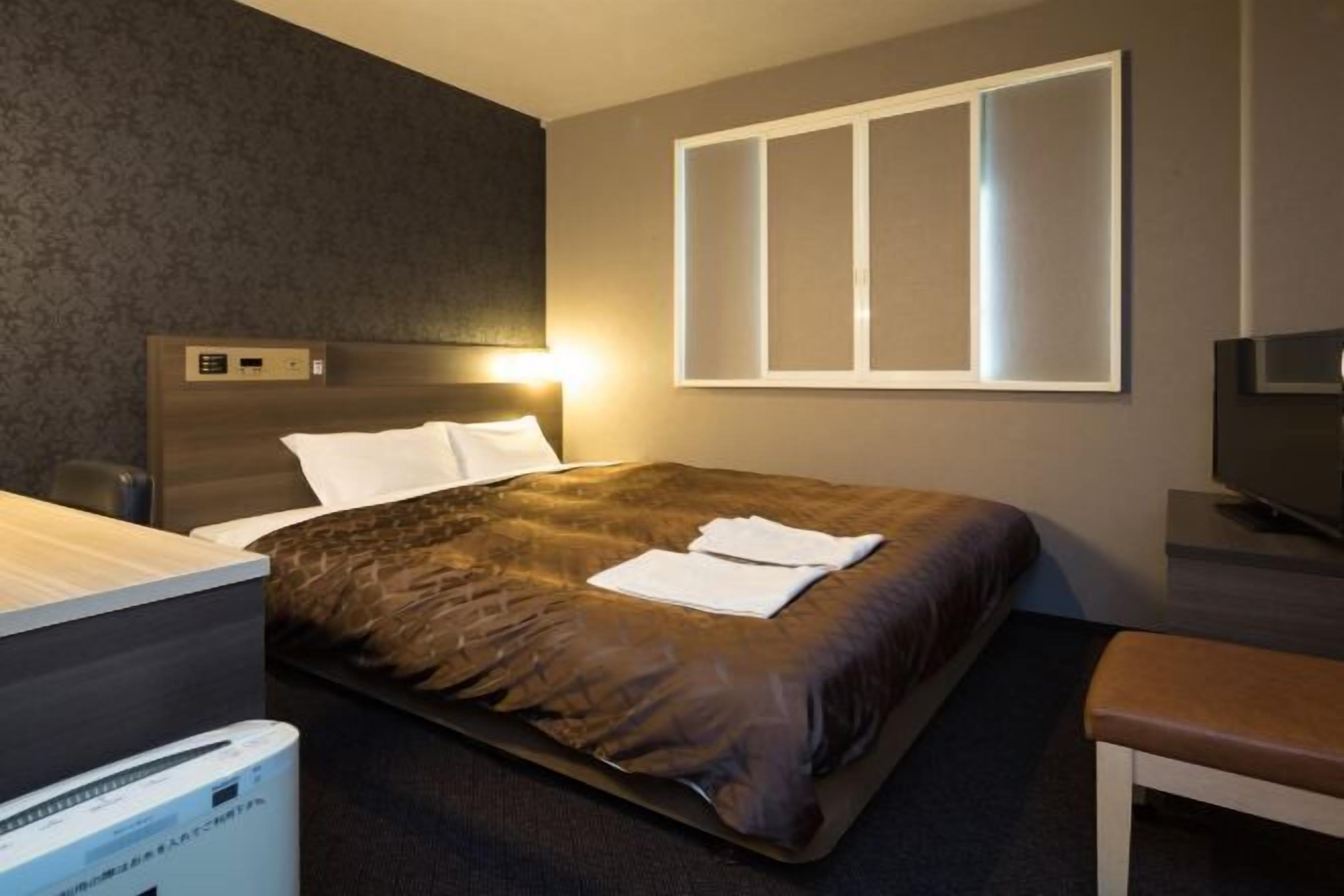 办公桌、遮光窗帘、熨斗/熨板、免费 WiFi