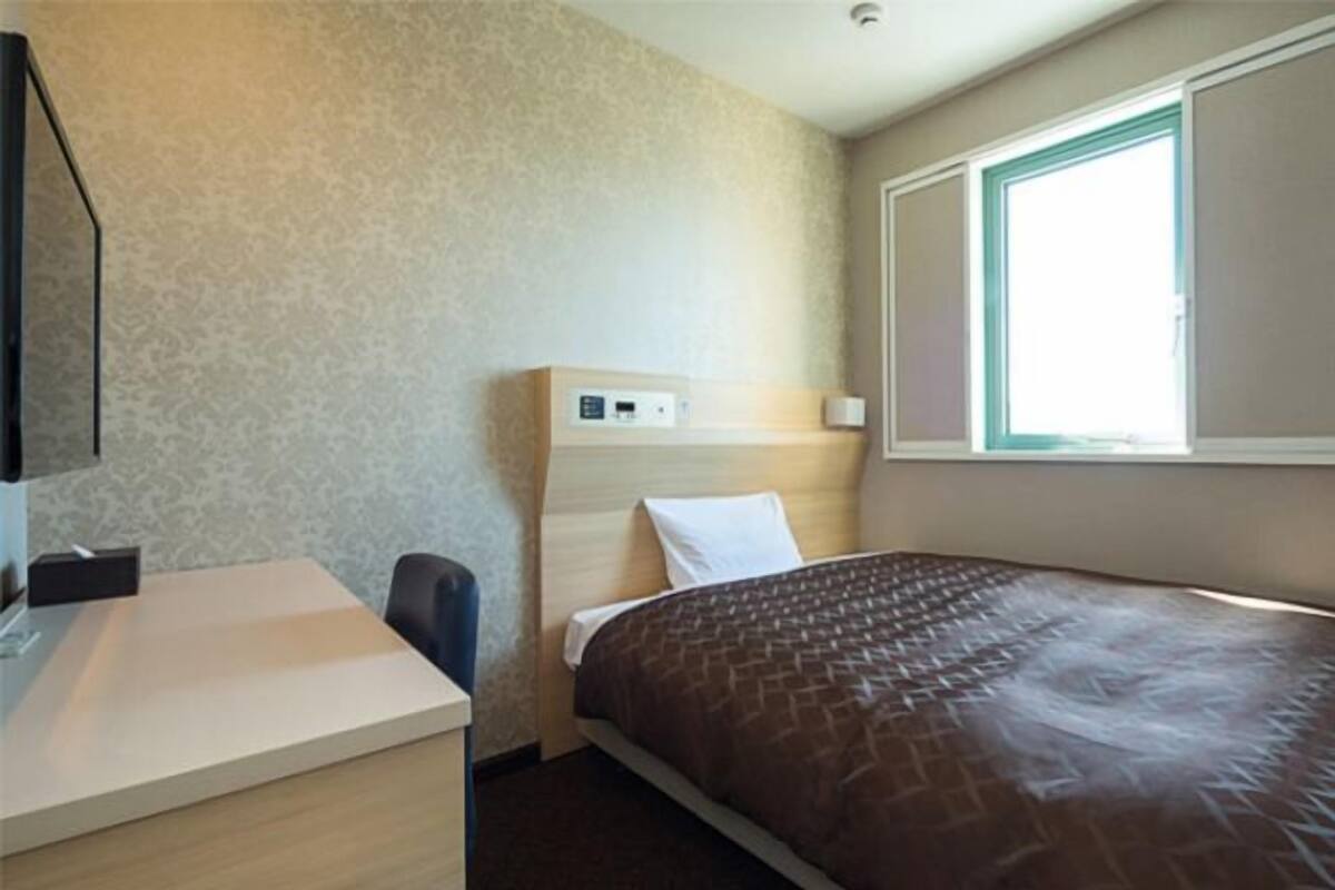 办公桌、遮光窗帘、熨斗/熨板、免费 WiFi