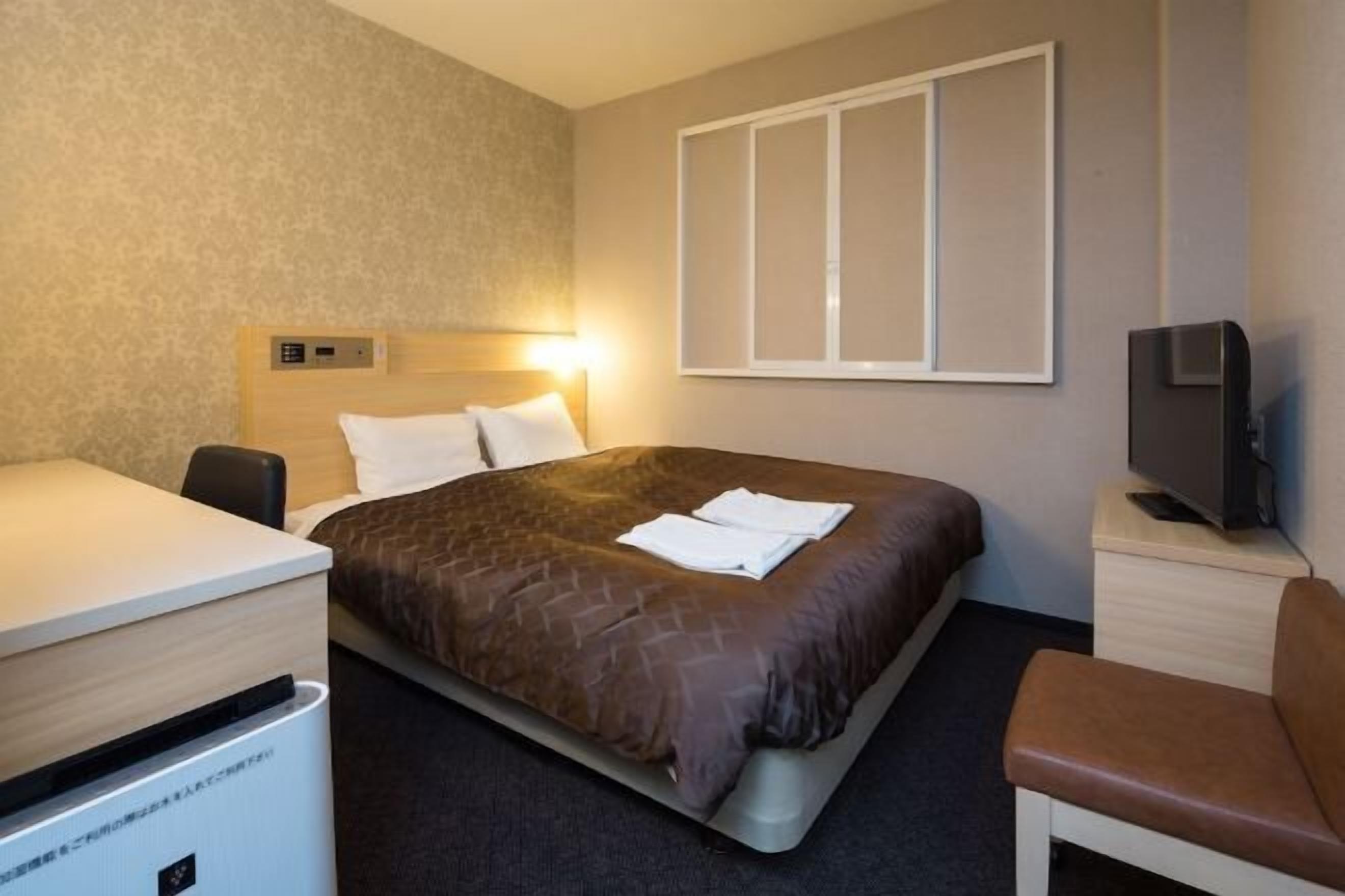 办公桌、遮光窗帘、熨斗/熨板、免费 WiFi