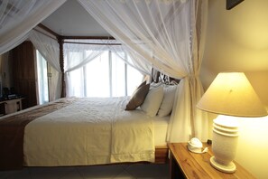 Minibar, in-room safe, desk, blackout drapes - Mutiara Bali (Karangasem)