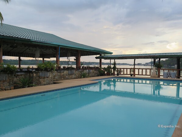Outdoor pool - Villa Alzhun Tourist Inn and Restaurant (Tagbilaran)