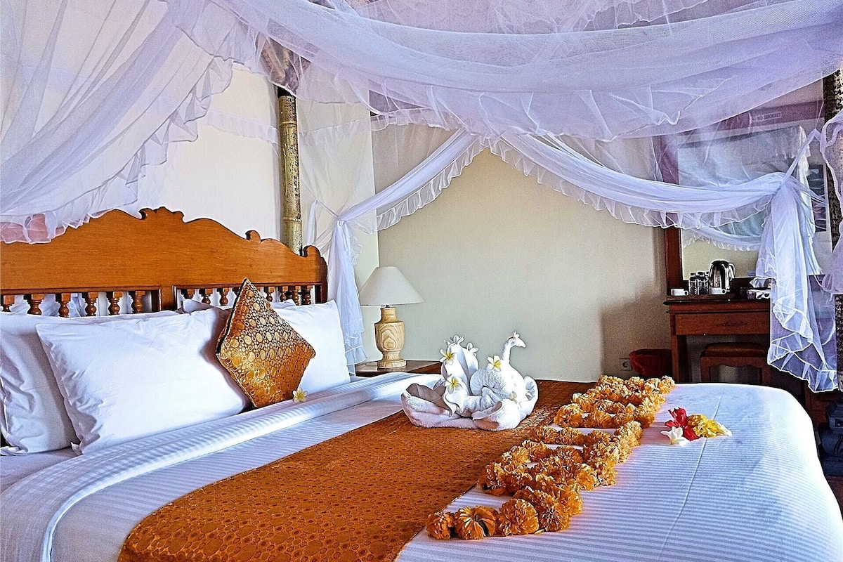 Desk, iron/ironing board, free WiFi, bed sheets