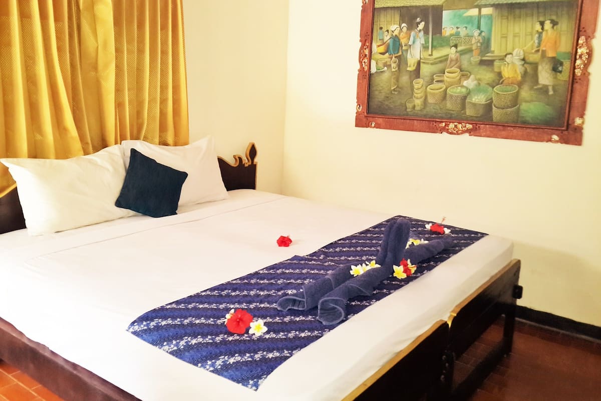 Desk, iron/ironing board, free WiFi, bed sheets