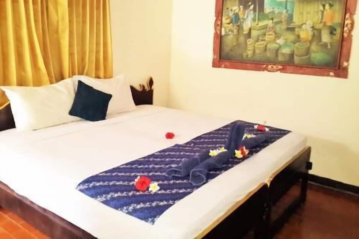 Desk, iron/ironing board, free WiFi, bed sheets