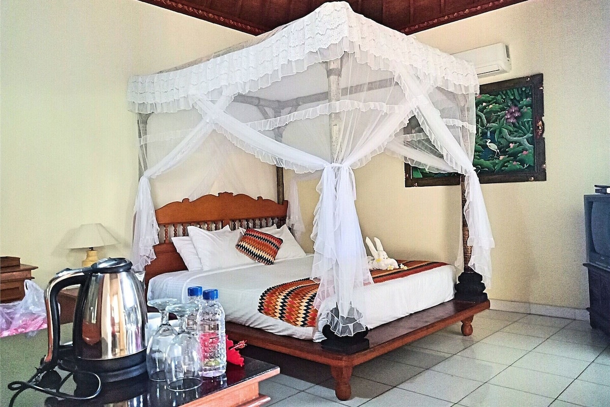 Desk, iron/ironing board, free WiFi, bed sheets