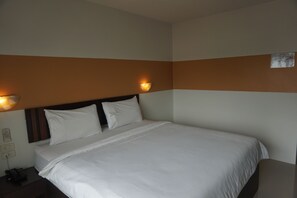 Standard Double Room | Desk, blackout drapes, rollaway beds, free WiFi - Mukdaview Hotel (Mukdahan)