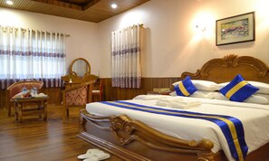 スイート | ミニバー、セーフティボックス (室内)、デスク、アイロン / アイロン台