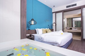 Deluxe Suite Pool Access/ Jacuzzi Room 