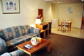 Coffres-forts dans les chambres, fer et planche à repasser