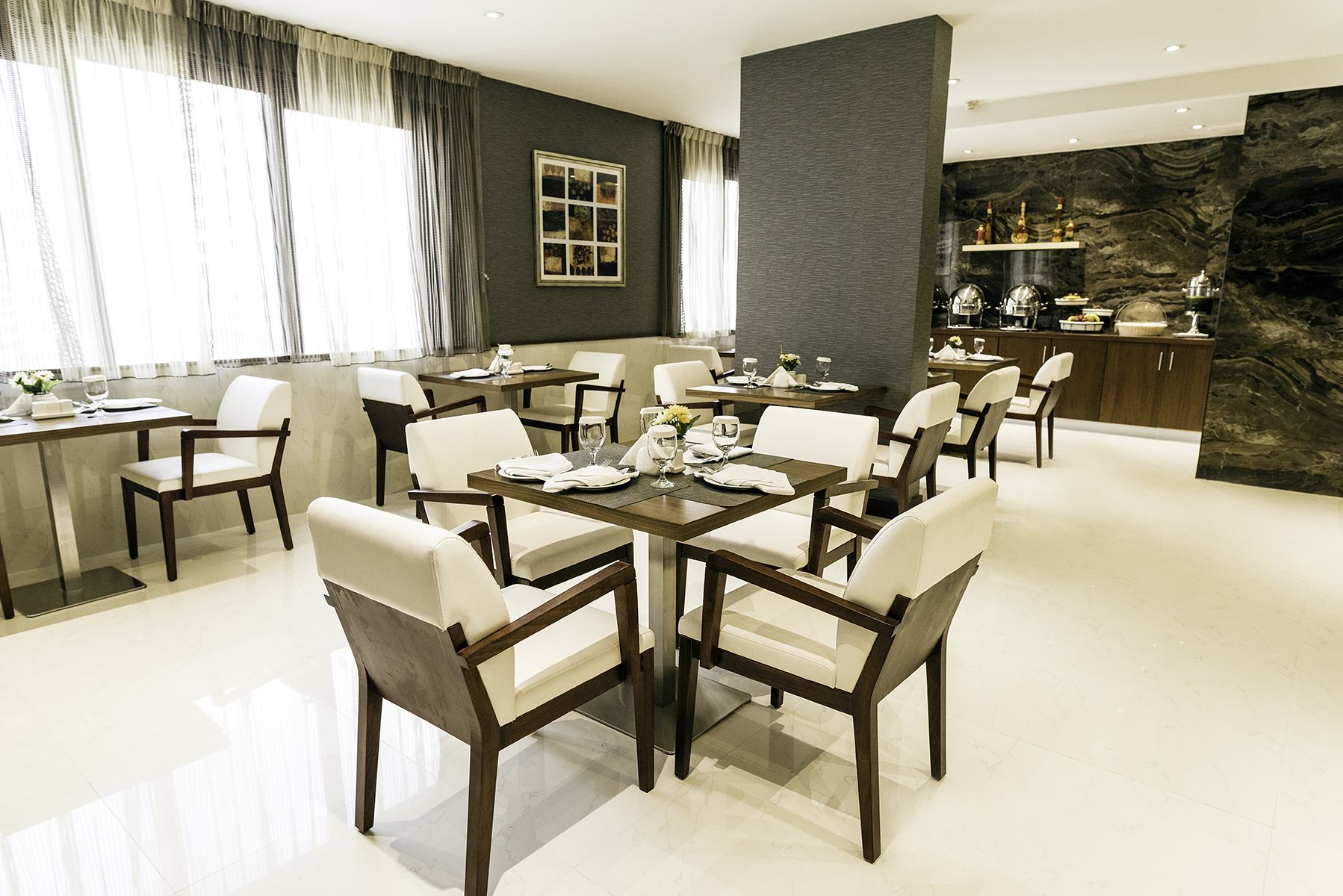 Photo - Emirates Plaza Hotel
