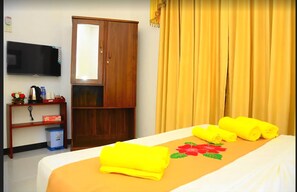 Habitación Deluxe, 1 cama de matrimonio grande | Cortinas opacas y wifi gratis