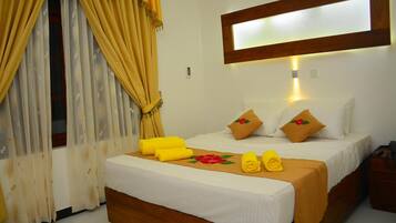 Blackout drapes, free WiFi