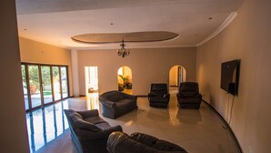 32-cm TV with satellite channels - The View Lodge (Victoria Falls)