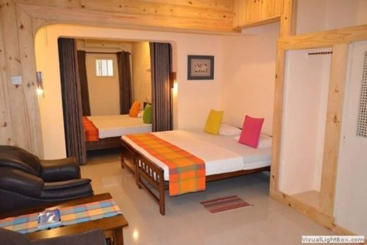Desk, free WiFi, bed sheets