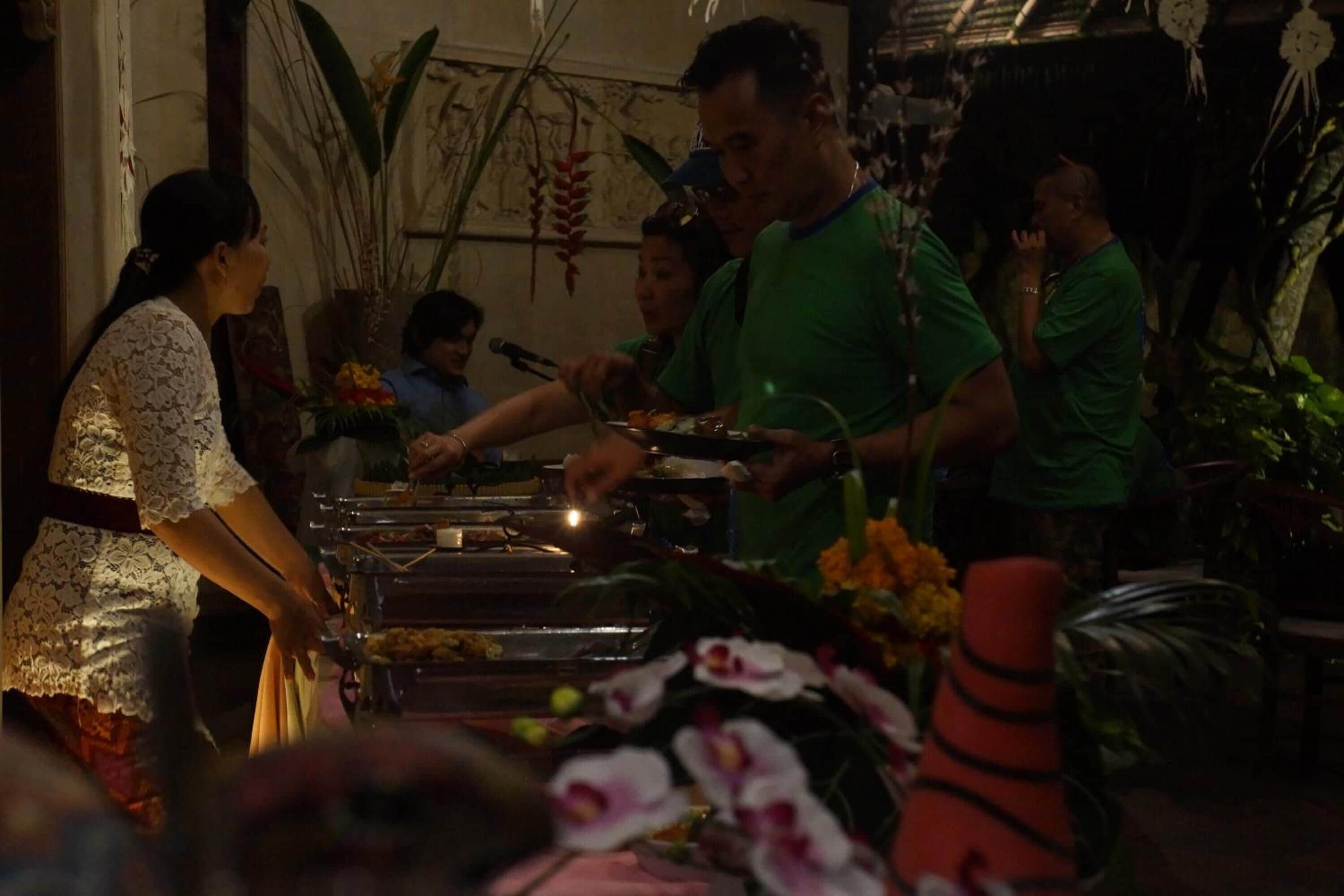 Breakfast, lunch, dinner served; international cuisine 