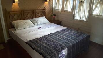 Habitación superior | Escritorio, wifi gratis y ropa de cama