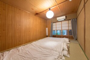 1 habitación, escritorio, tabla de planchar con plancha y wifi gratis 