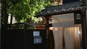 Entrée de l’hébergement