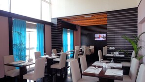 Breakfast area - Beach Bay Hotel (Muscat)