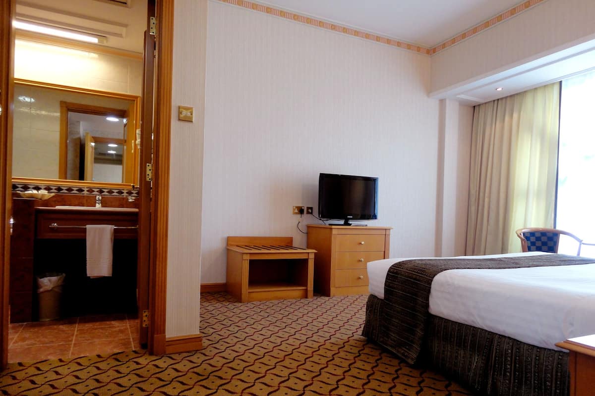 Apartamento familiar, 2 habitaciones | Ropa de cama de alta calidad, minibar, caja fuerte y escritorio