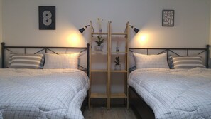 Habitación familiar con 2 camas individuales | Insonorización y wifi gratis 