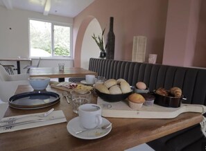 Tägliches kontinentales Frühstück gegen Gebühr