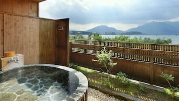 In-room safe, free WiFi, bed sheets