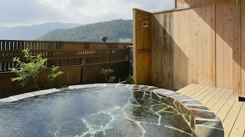 Room, Hot Tub | In-room safe, free WiFi, bed sheets